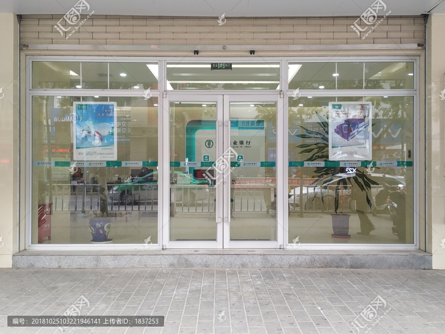 银行铝框玻璃门，现代金融建筑的优雅与安全