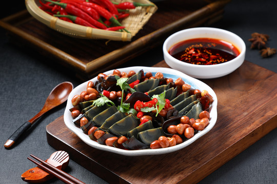 皮蛋花生米做法，一道美味佳肴的诞生