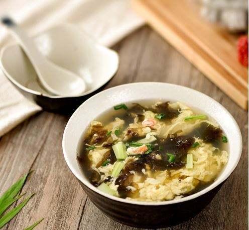 蛋花虾皮汤，一道家常美味汤品的制作与品味