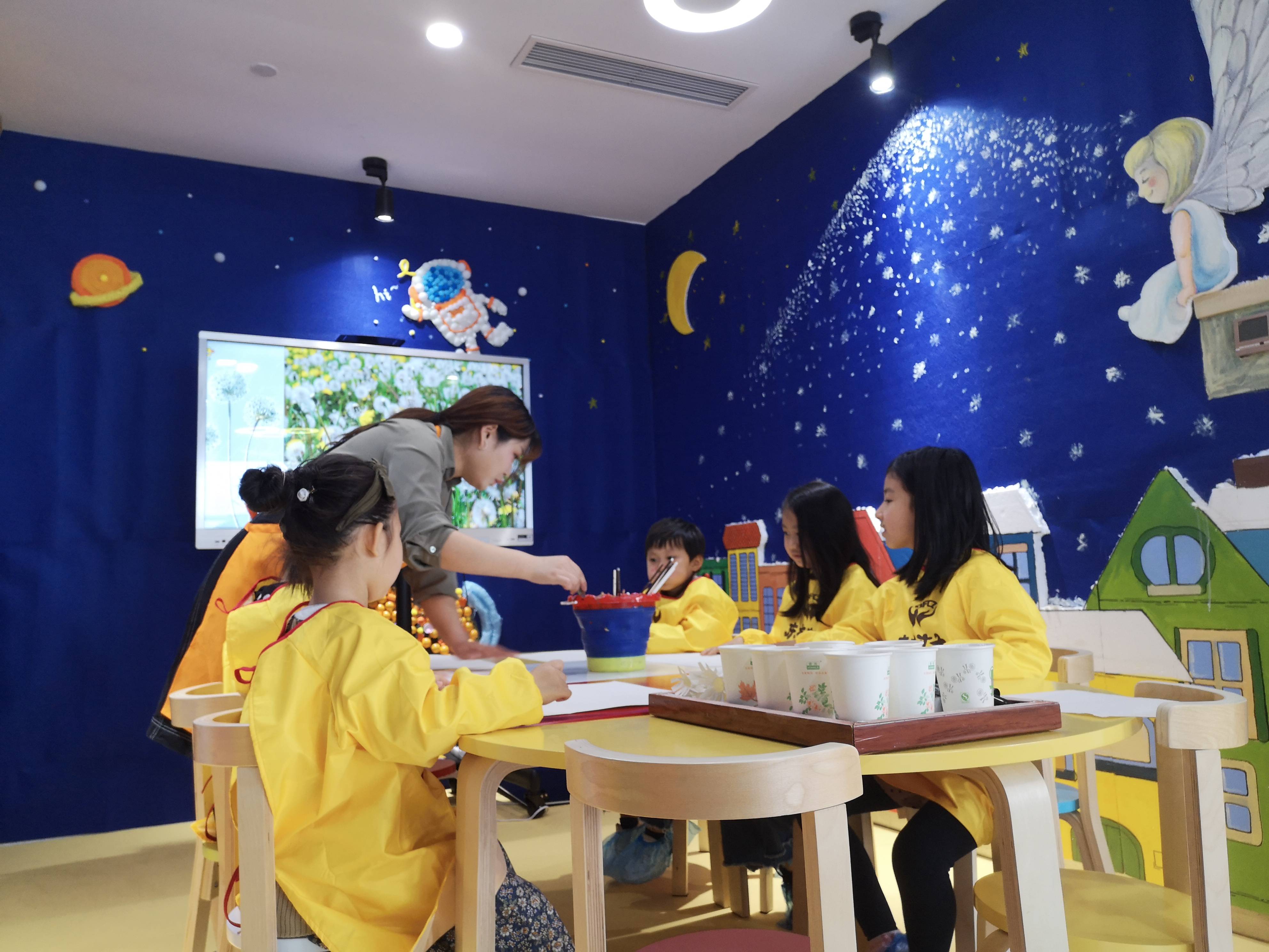 如何开设幼儿美术早教班