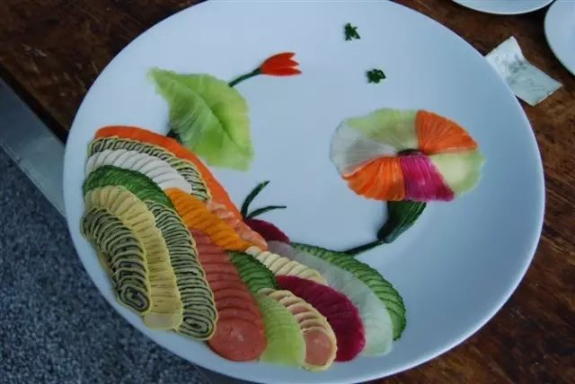 鸡蛋花式拼盘，创意美食的艺术展现