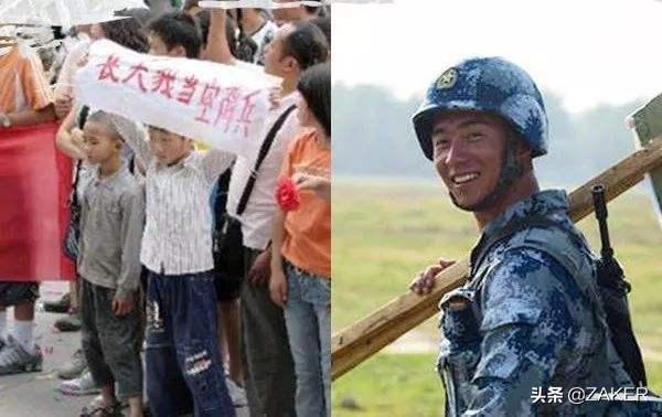 四川地震中的解放军伞兵，英勇救援的空中力量