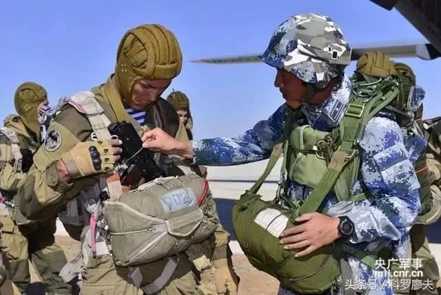 伞兵为何自己叠伞，深度解析背后的原因与意义