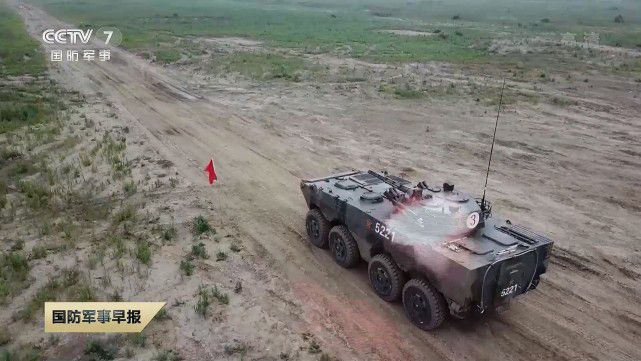 中国最新轮式伞兵战车，重塑战场态势的高效作战平台