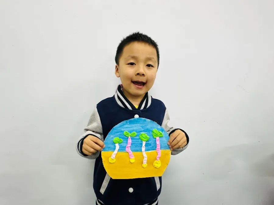 小班特色美术，点亮孩子们的艺术之路