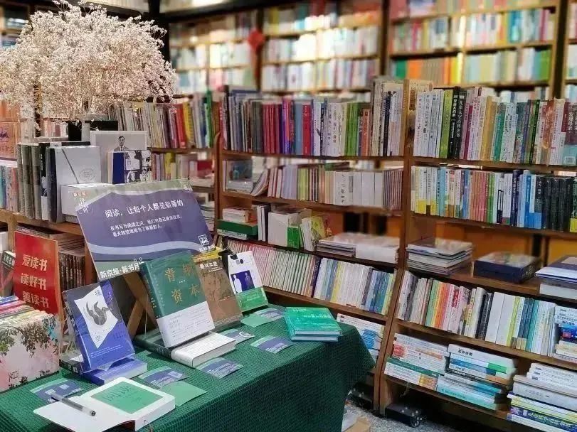 图书馆，一本打开的书