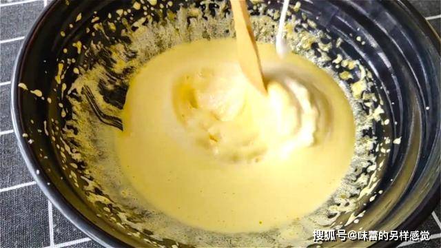 冰淇淋制作中的意外惊喜，从熬煮到蛋花的奇妙旅程