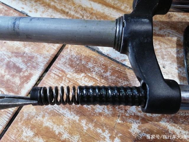 美利达自行车前叉拆解图及其技术解析